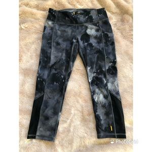 Lucy crops with mesh inserts at the bottom size M